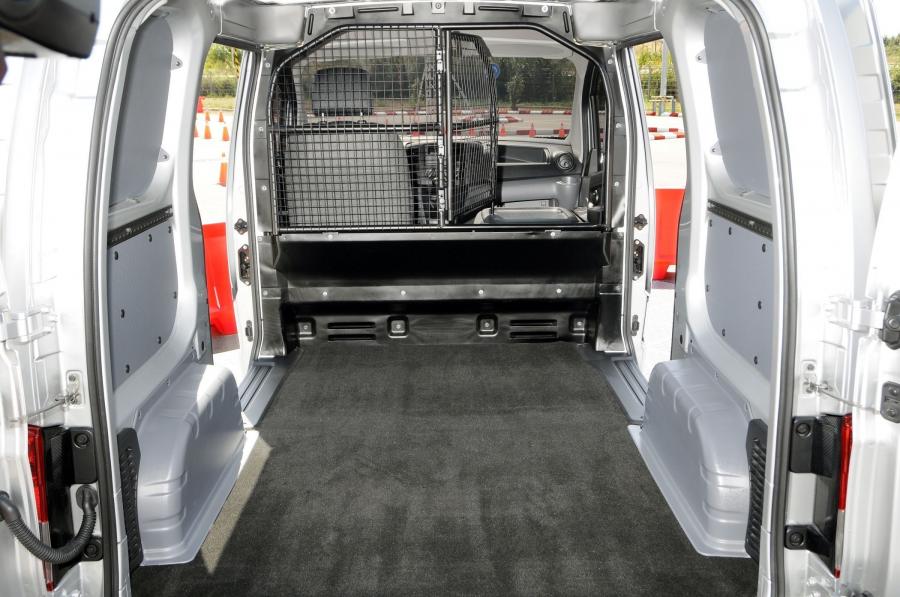  Nissan NV200 2009 года  (фото 47 из 108)
